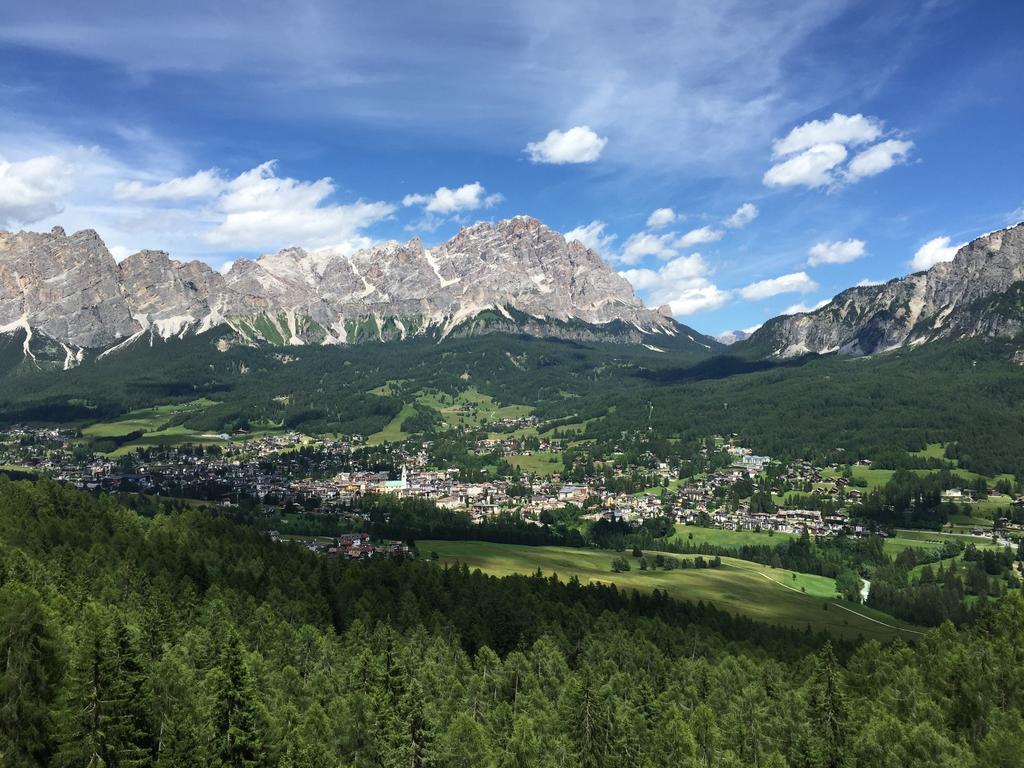 Hotel Montana Cortina d'Ampezzo Exterior photo