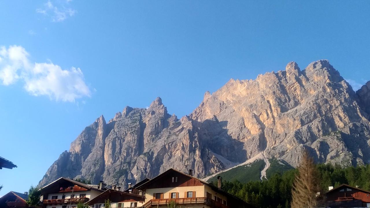 Hotel Montana Cortina d'Ampezzo Exterior photo